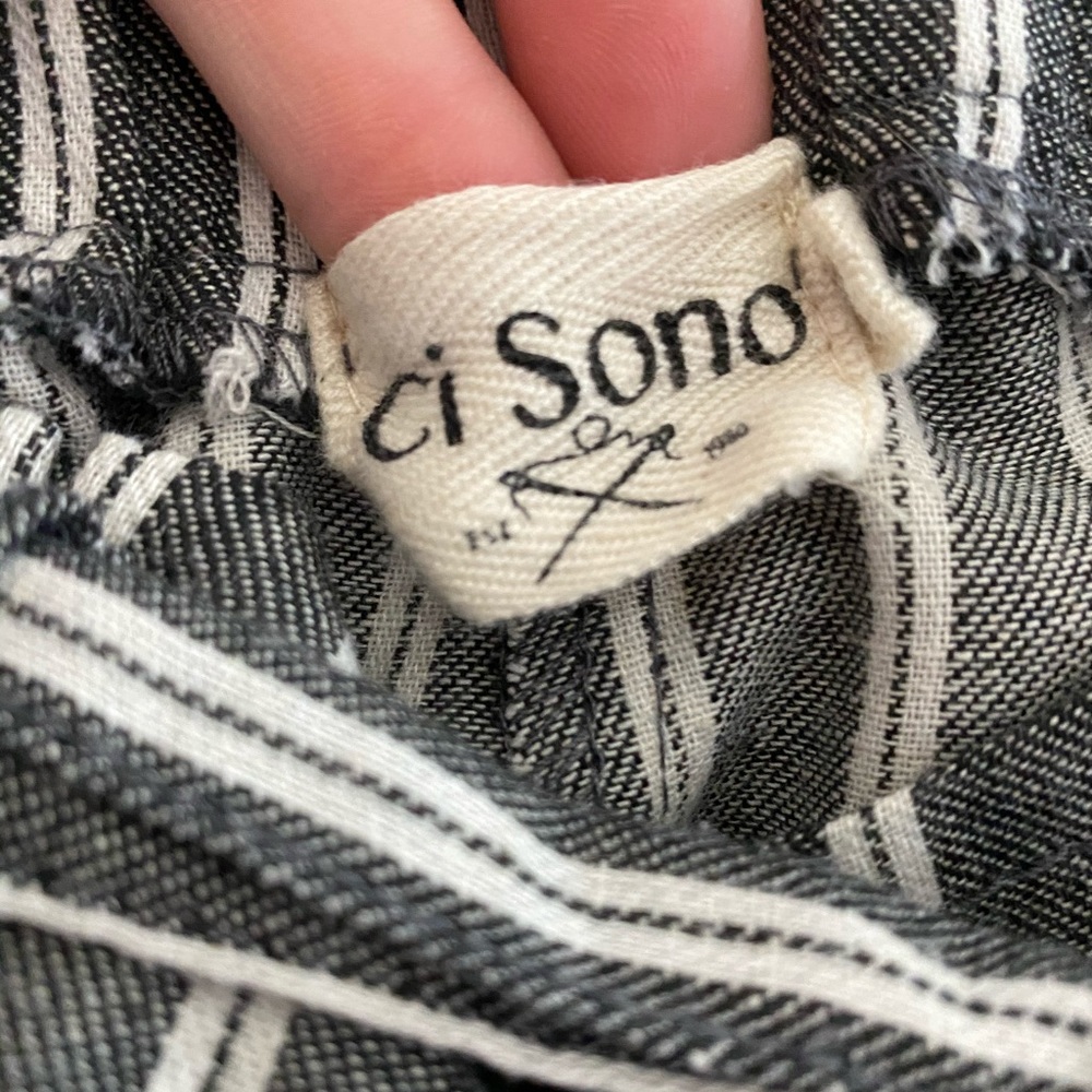 Shorts - Picture 3 of 3